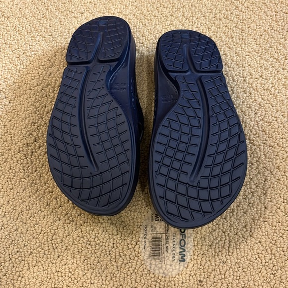 Oofos navy cushioned flip flops womens size 8 - Picture 5 of 5